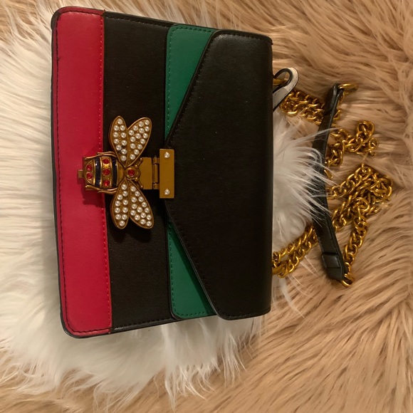 BLACK, RED AND GREEN BAG. - Picture 2 of 8